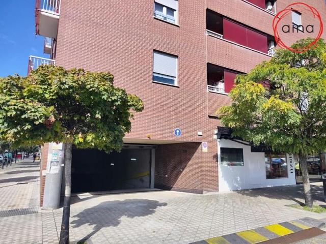 Garaje en alquiler en Pamplona, Lezkairu photo 0
