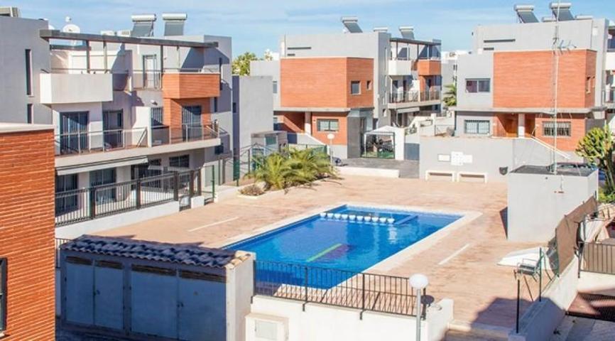 Chalet en alquiler en Torrevieja, Aguas nuevas 1 photo 0