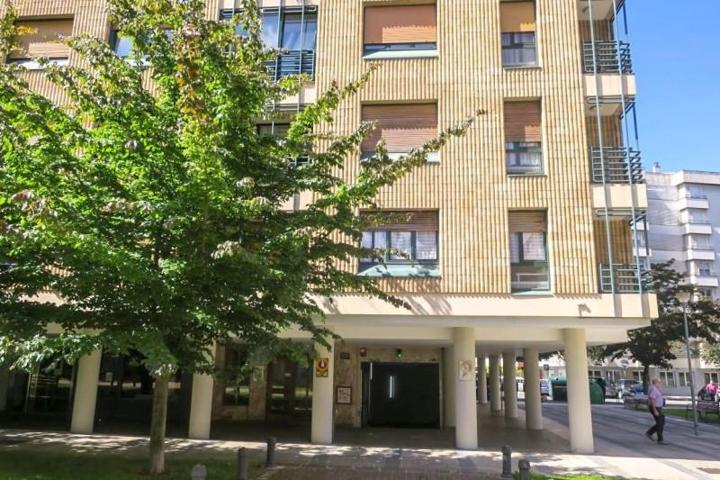 Garaje en alquiler en Pamplona, Iturrama photo 0