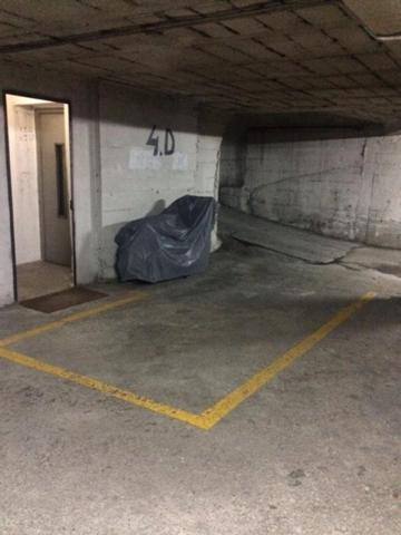 Garaje en alquiler en Vigo, Avda. de Castrelos photo 0