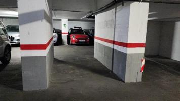 Parking en alquiler en Barcelona, Les Corts photo 0