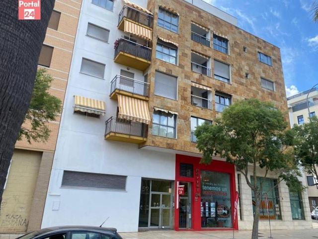 Garaje en alquiler en Badajoz, Valdepasillas photo 0