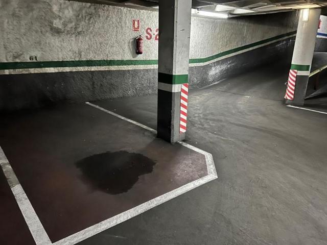 Parking en alquiler en Barcelona, Les Corts photo 0