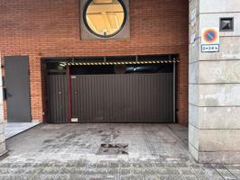 Parking en alquiler en Barcelona, Les Corts photo 0