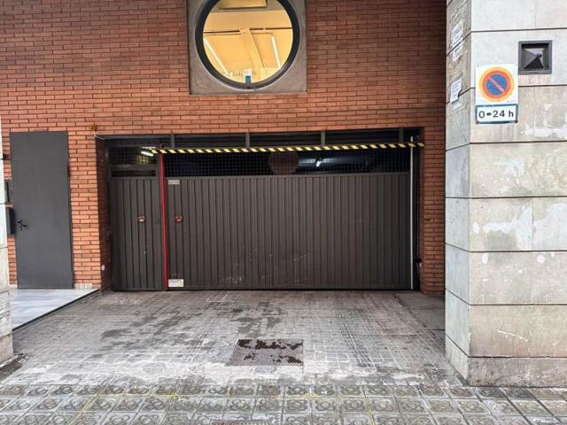 Parking en alquiler en Barcelona, Les Corts photo 0