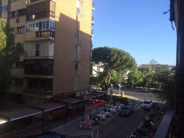 Garaje en alquiler en Sevilla, San Bernardo-Buhaira-Huerta del Rey photo 0