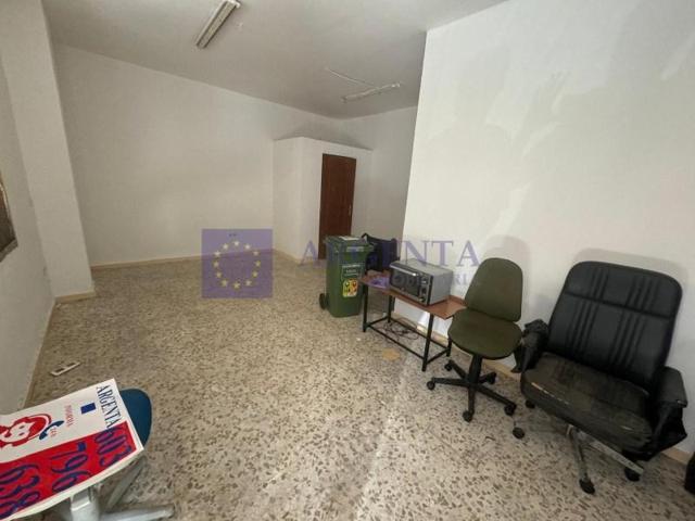 Local comercial en alquiler en Cáceres photo 0