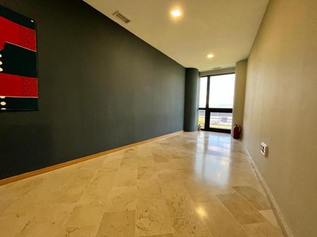 Oficina en alquiler en Los Barrios, Palmones photo 0