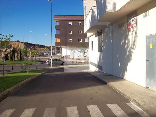 Local comercial en alquiler en Plasencia, Avenida de Portugal, 10600 photo 0