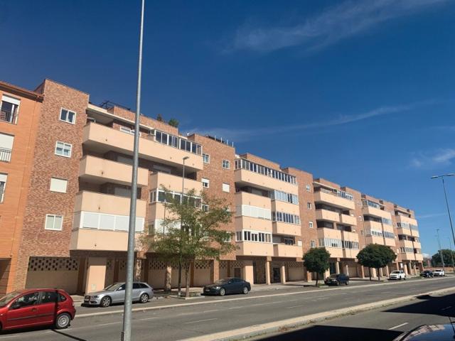 Local comercial en alquiler en Ávila, AVENIDA DERECHOS HUMANOS photo 0