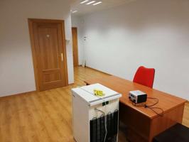 Local comercial en alquiler en Valdepeñas, Seis de Junio photo 0