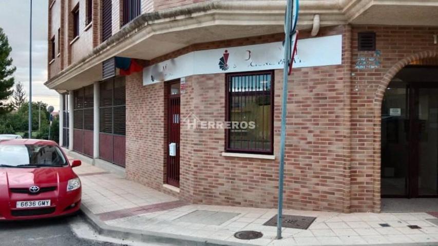 Local comercial en alquiler en Lardero, Lardero photo 0