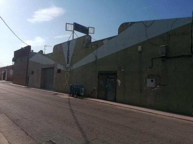 Local comercial en alquiler en Santa Bárbara, Escoles photo 0