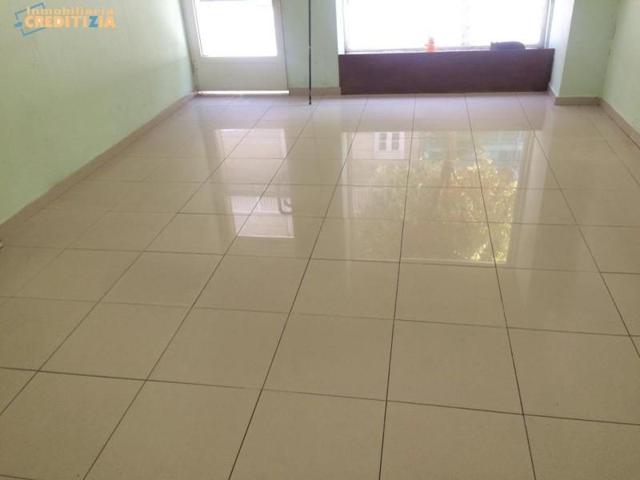 Local comercial en alquiler en Vigo, Pi y Margall photo 0