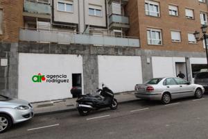 Local comercial en alquiler en Oviedo, San Lazaro photo 0