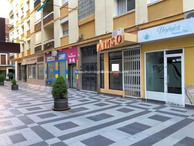 Local comercial en alquiler en Lucena, Calle Juan Palma García, 14900 photo 0