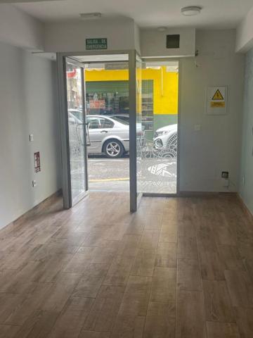 Local comercial en alquiler en Granada, Alhamar photo 0