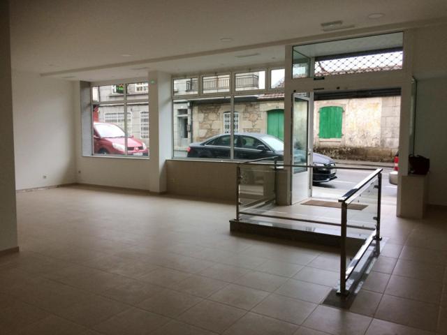 Local comercial en alquiler en Moraña, Centro photo 0