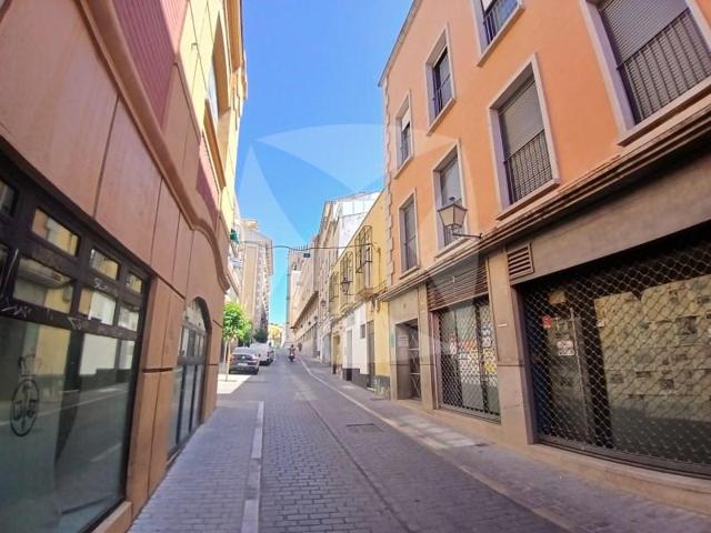 Local comercial en alquiler en Badajoz photo 0