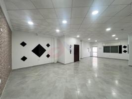 Local comercial en alquiler en Lebrija photo 0