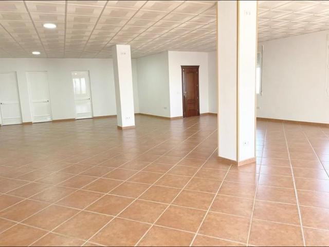 Local comercial en alquiler en Humilladero, CENTRO photo 0