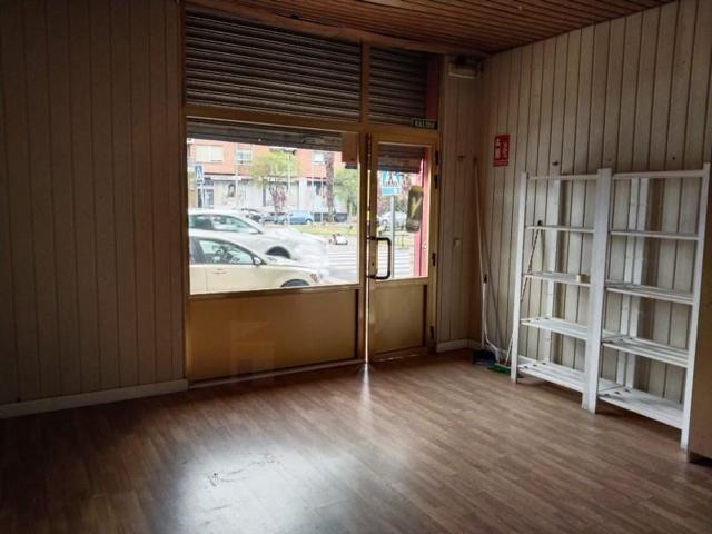 Local comercial en alquiler en Badajoz, Valdepasillas photo 0