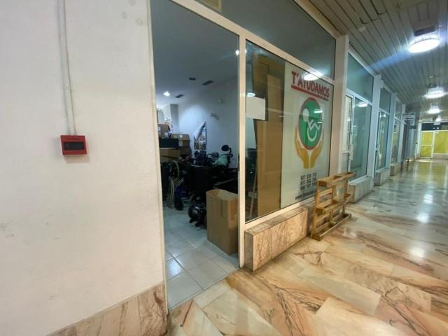 Local comercial en alquiler en Cáceres, CRUZ DE LOS CAIDOS photo 0