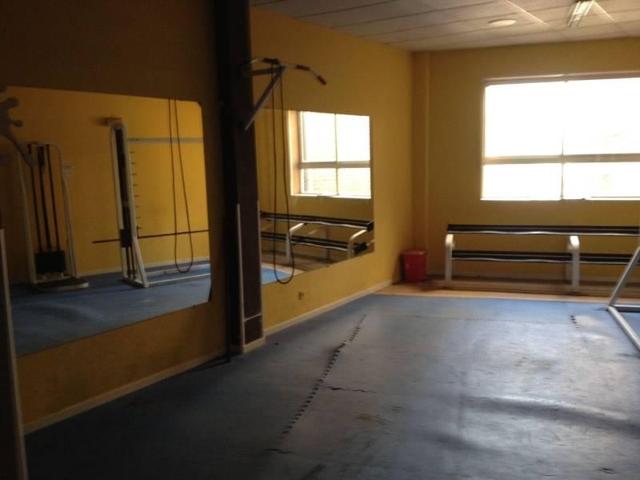 Local comercial en alquiler en Fabero, Fabero photo 0