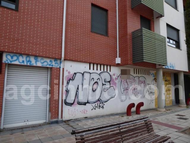 Local comercial en alquiler en Valladolid, Las Villas photo 0