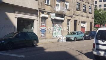 Local comercial en alquiler en Vigo, Calvario photo 0