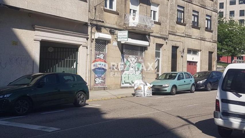 Local comercial en alquiler en Vigo, Calvario photo 0