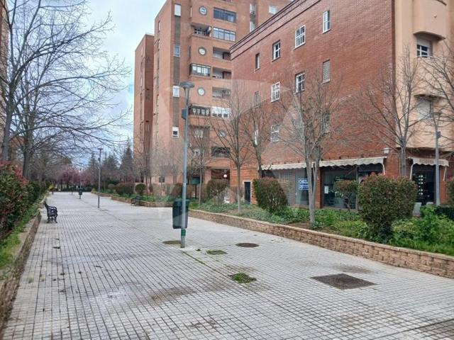 Local comercial en alquiler en Badajoz, Valdepasillas photo 0