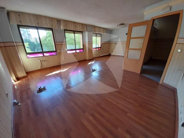 Oficina en alquiler en Badajoz, Valdepasillas photo 0