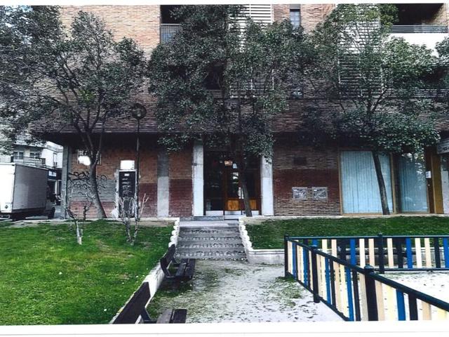 Local comercial en alquiler en Zaragoza photo 0