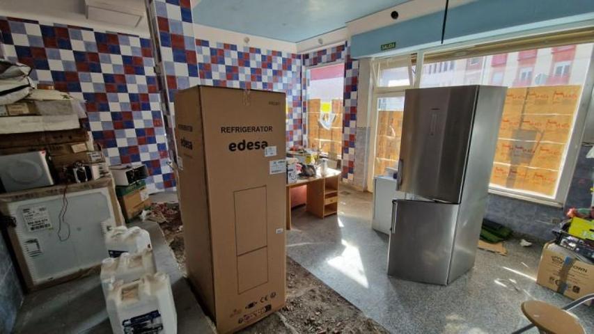 Local comercial en alquiler en León, San Pedro photo 0