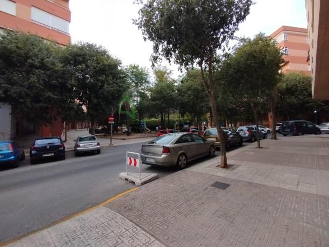 Local comercial en alquiler en Badajoz, San Fernando photo 0