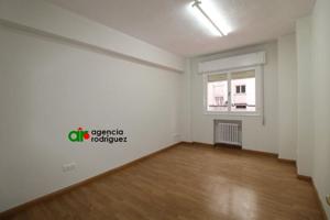 Oficina en alquiler en Oviedo, Centro photo 0