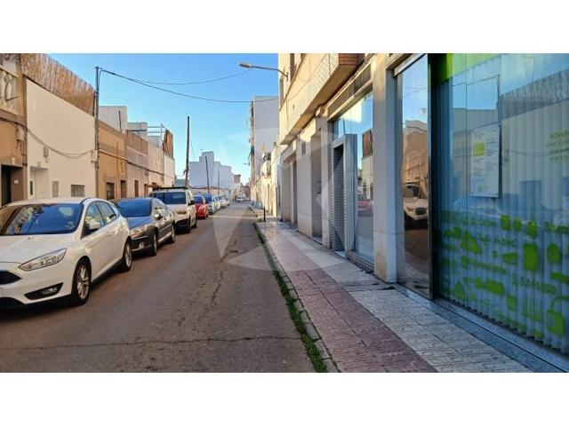 Local comercial en alquiler en Badajoz photo 0