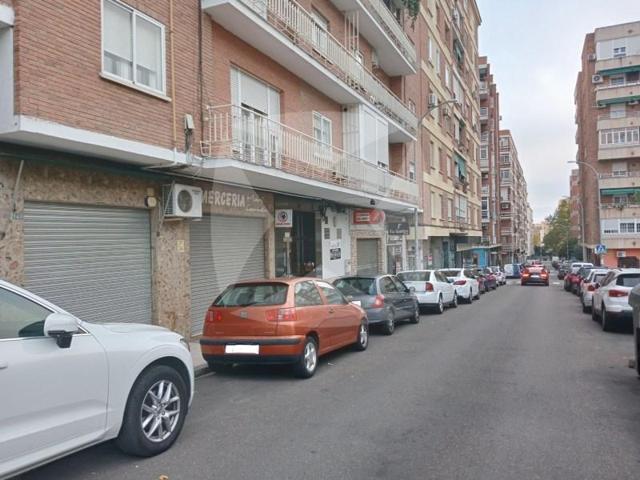 Local comercial en alquiler en Badajoz photo 0