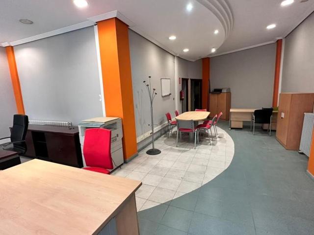 Local comercial en alquiler en Valladolid, Plaza Madrid photo 0
