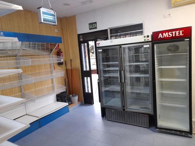 Local comercial en alquiler en Cáceres, Avd bondad photo 0