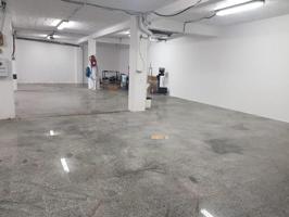 Local comercial en alquiler en Vigo, Avda. de Castrelos photo 0