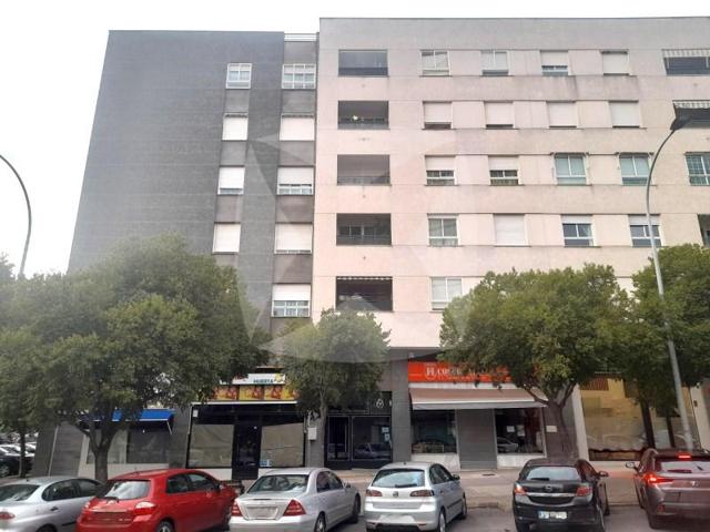 Local comercial en alquiler en Badajoz photo 0