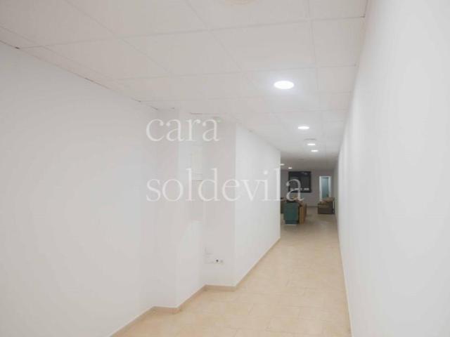 Local comercial en alquiler en Vic photo 0