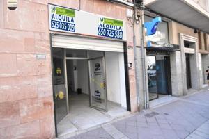 Local comercial en alquiler en Elche, Raval - Puertas Coloradas photo 0