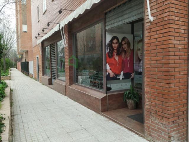Local comercial en alquiler en Badajoz, Valdepasillas photo 0