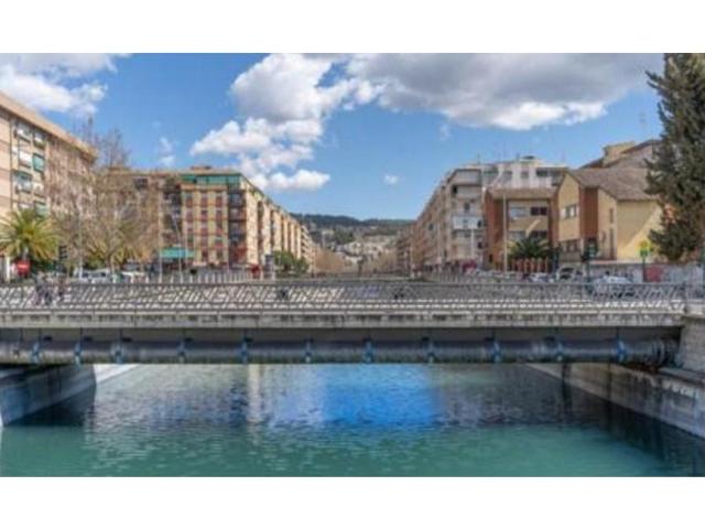 Local comercial en alquiler en Granada, Bobadilla photo 0