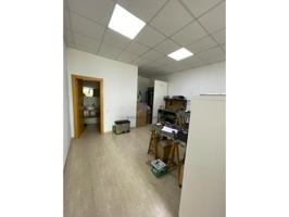 Local comercial en alquiler en Esparreguera photo 0