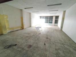 Local comercial en alquiler en Vigo, O Castro photo 0