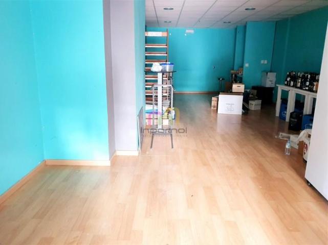 Local comercial en alquiler en Badajoz, Valdepasillas photo 0